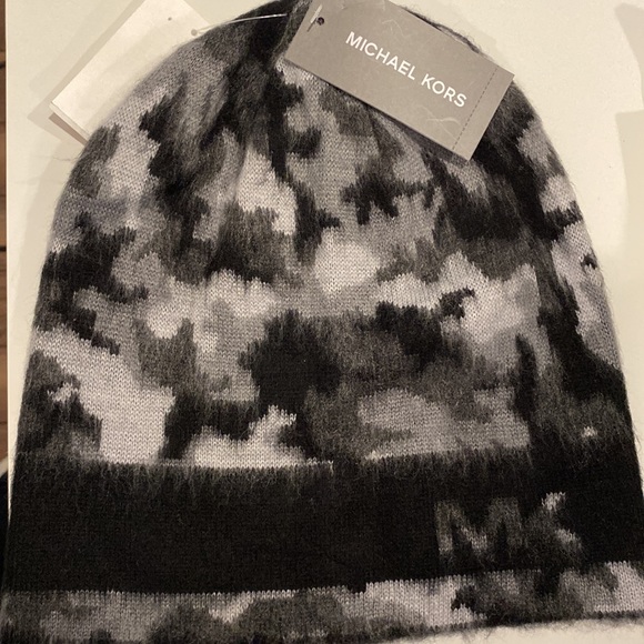 MICHAEL KORS Men’s Woven Beanie Hat Camo One Size Beanie Hat - Picture 2 of 7